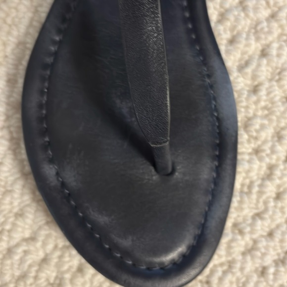 Tory Burch Navy Sandals with Gold Logo - Picture 6 of 7